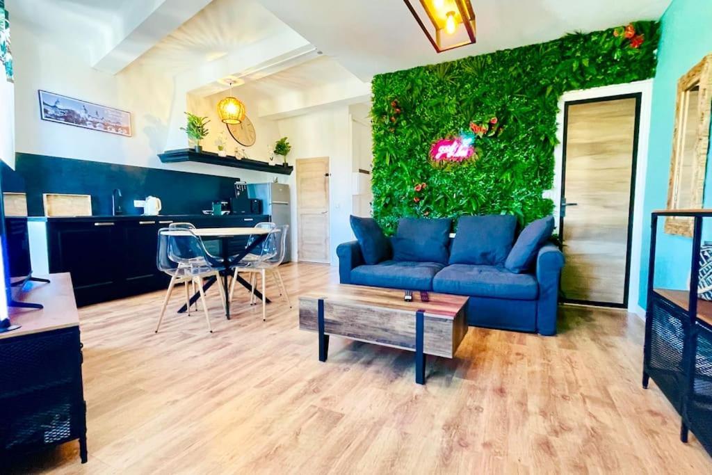 Jungle Apartment